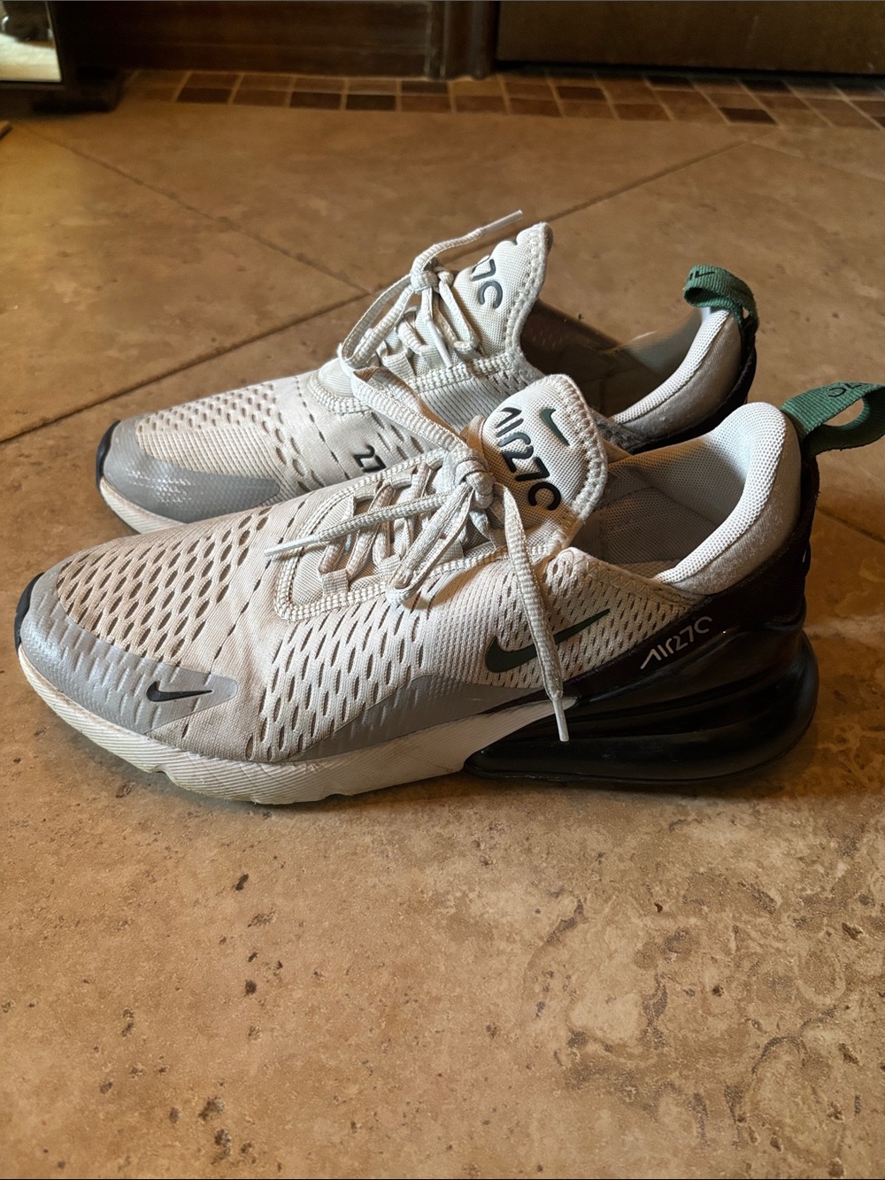 Nike Air270 White/Grey with Black and Green Heel Tab - Picture 2 of 10